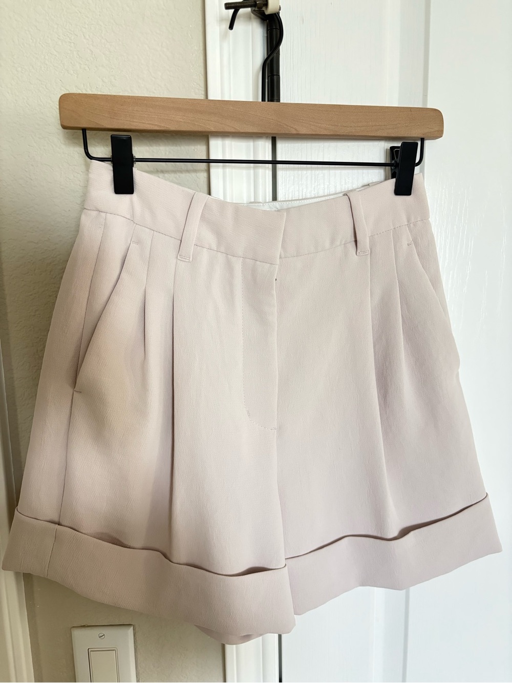 Wilfred Pale Blush Pleated Bermuda Shorts size 6